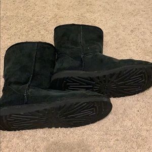 Short black UGG boots!